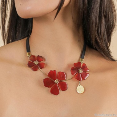 Колье Nature Bijoux, Hibiscus, кожаное, с перламутром и цветами из рога, NB25.1-15-43390 красный